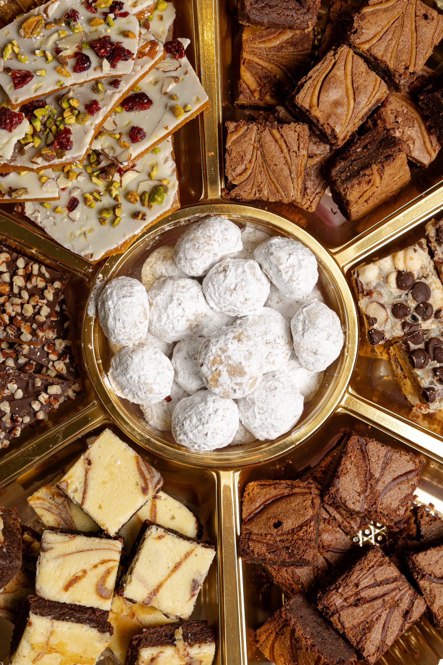 
                  
                    Charola Surtida de Postres
                  
                