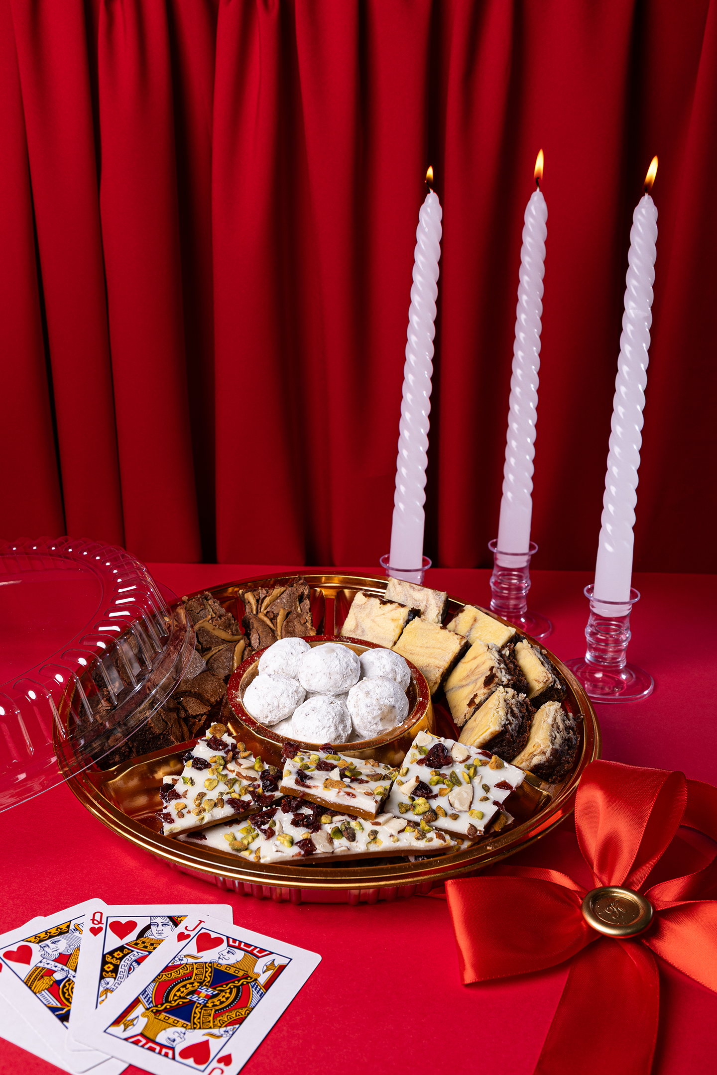 
                  
                    Charola Surtida de Postres
                  
                